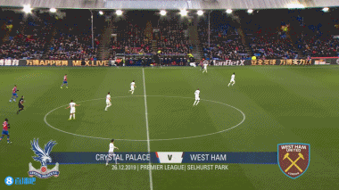 正随巴西在枪手基地训练，维尼修斯与多名阿森纳青训球员合影