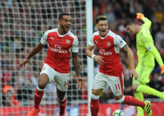 女生在校内打篮球技法惊人，男同学现场沸腾被实力圈粉