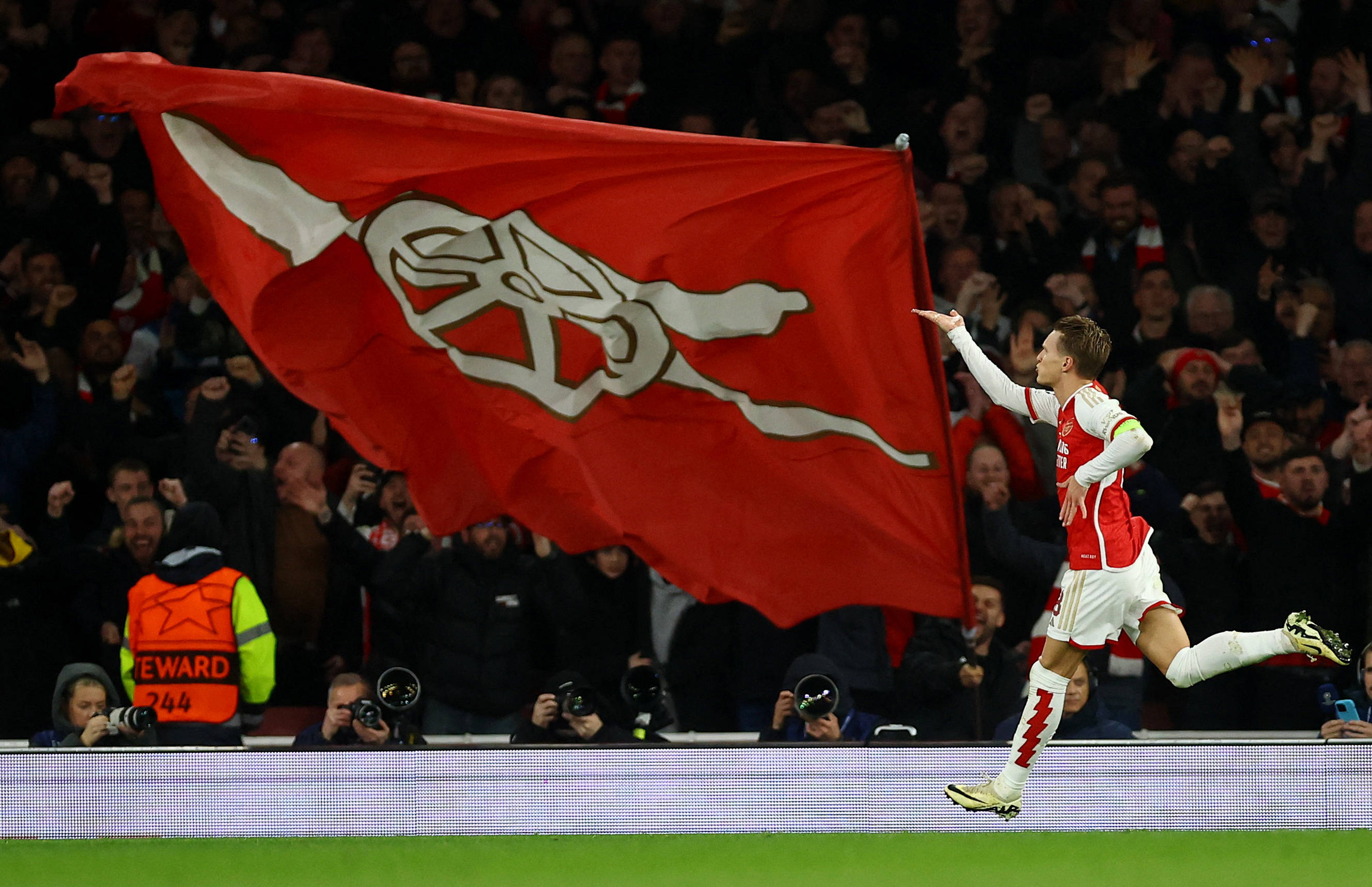 欧文突破制造罚球机会