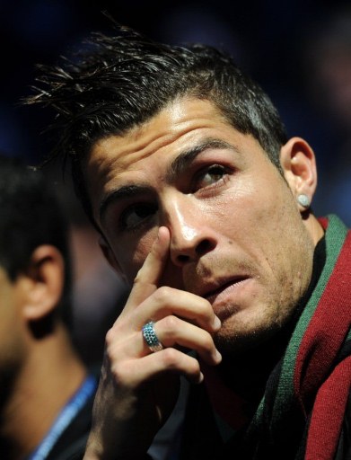 记者：阿什拉夫决定不进行手术治疗，他想参加非洲杯揭幕战