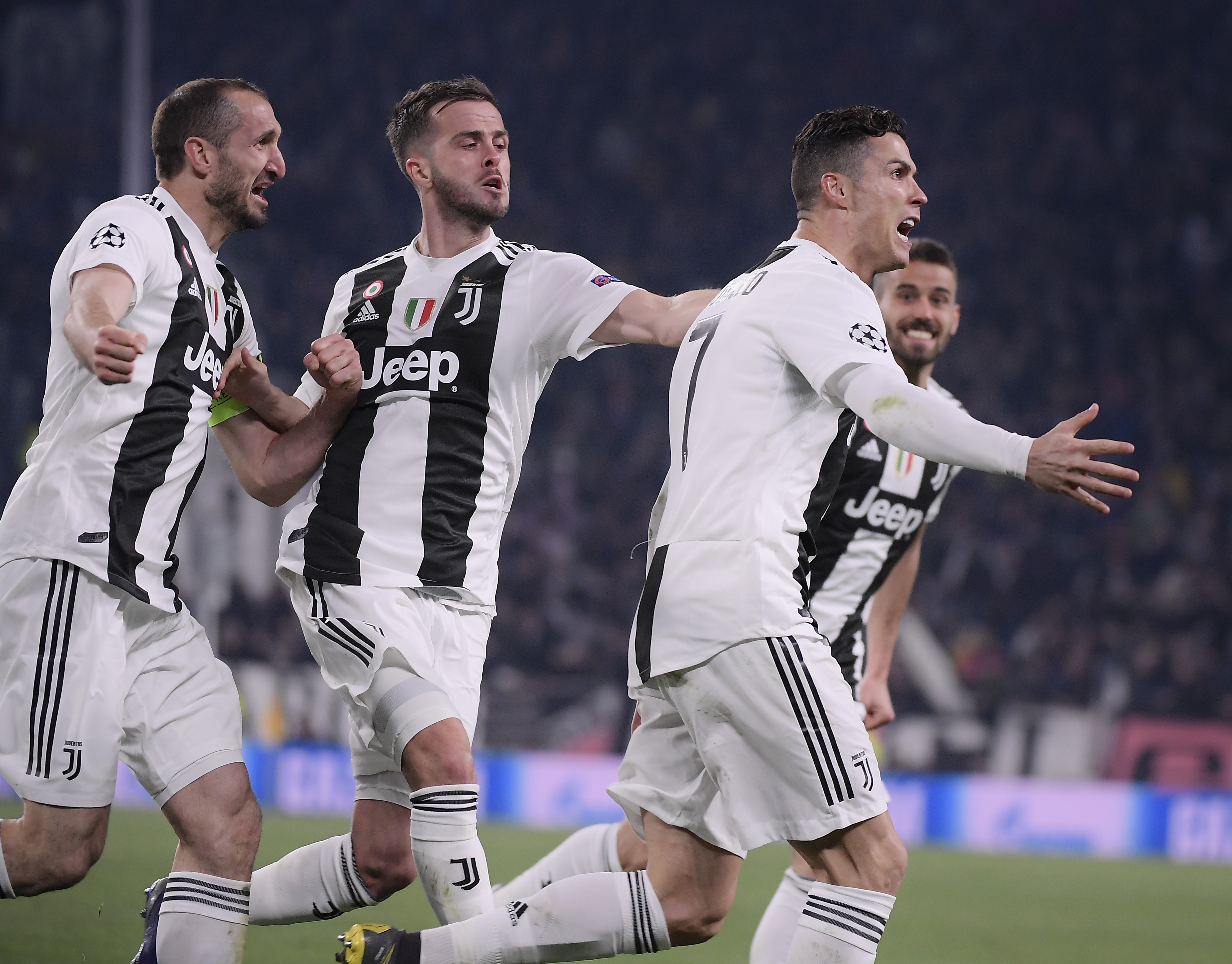 诺坎普国王，巴萨对阵毕包第10分钟时主场观众高喊“梅西”