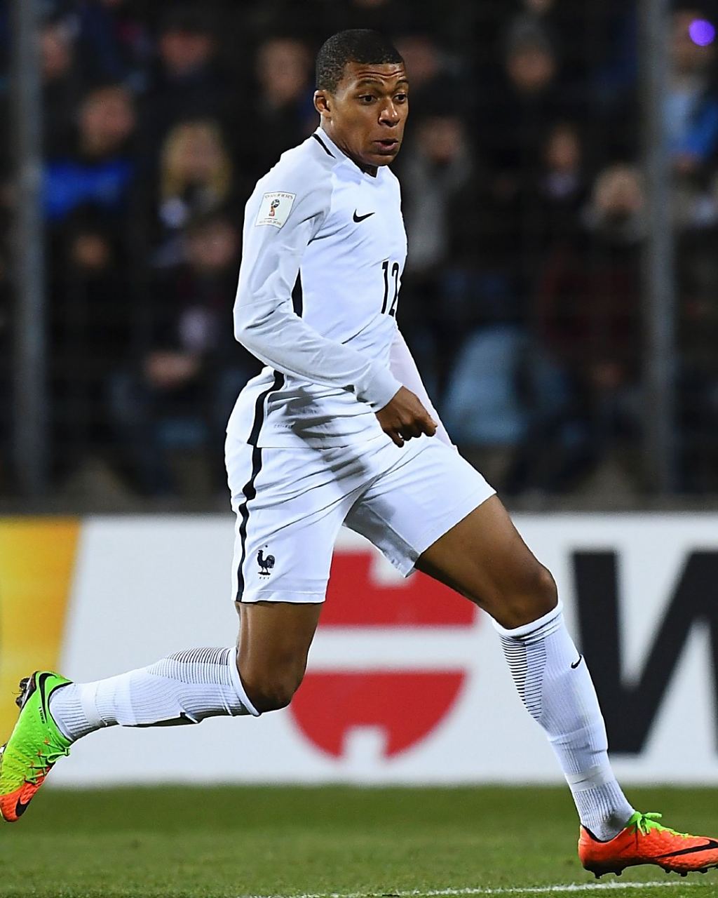 樊振东凭啥圈粉？王涛不教打球教做人，低调中的伟大！